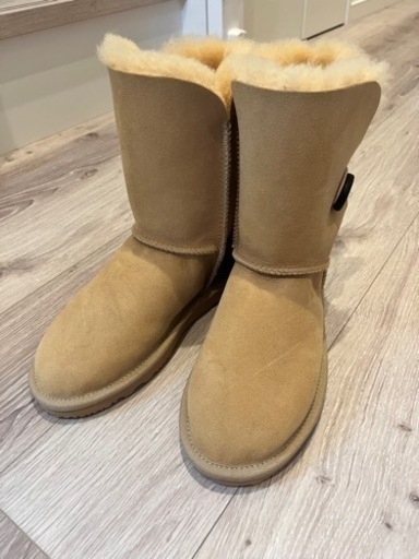 【新品未使用】UGG ムートンブーツ　23.5〜24cm