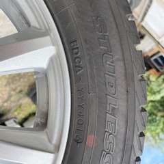 タイヤサイズが珍しいスタッドレスタイヤ付きアルミホイール