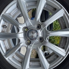 タイヤサイズが珍しいスタッドレスタイヤ付きアルミホイール