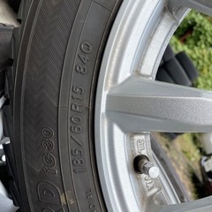 タイヤサイズが珍しいスタッドレスタイヤ付きアルミホイール