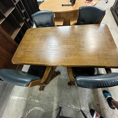 【リサイクルショップどりーむ天保山店】●4838●　ダイニングセット　イス４脚付き　回転いす　大きめサイズ　超おすすめ品( *´艸｀)