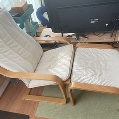 IKEAのソファ　ポエング（オットマン付き）