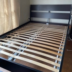 IKEA　ダブルベッド(ベッドフレーム）TRYSIL 