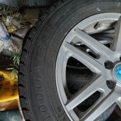 グッドイヤー　スタッドレスタイヤ　４本セット