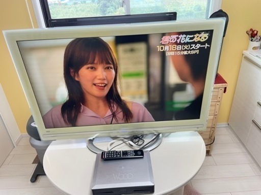 薄型液晶テレビ42型と高級感あるキャスター付テレビスタンド　セットなら15,000円（値引可）にてお譲りします。