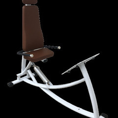 油圧式トレーニングマシン