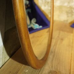 karimoku(カリモク家具)にて取り扱われていたオーバルウォールミラーです！大きすぎず小さすぎない絶妙なサイズ感かつシンプルなデザインのため、様々なシーンにオススメの壁掛け鏡です♪CJ216