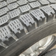 スタッドレス　4本　15インチ　アルミホイール　ハイエース200系