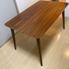 【無料】木製ダイニングテーブル