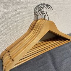 【美品】木製ハンガー 8本