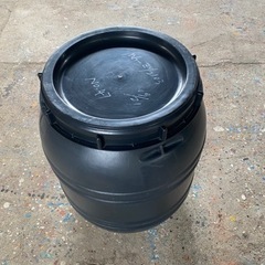 プラスチック樽　中古品　中蓋付き　外蓋付き