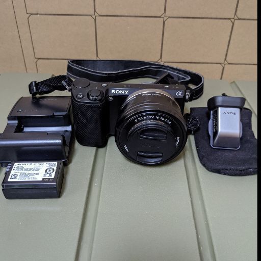 【美品】値下げしました　SONY　NEX-5R 　FDA-EV1S　BC-VW1　ミラーレス　カメラ