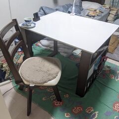 ニトリのダイニングテーブルセット　ベンチと椅子一つ