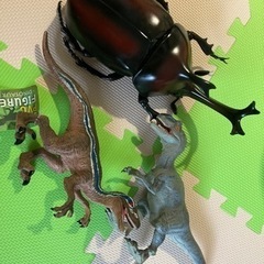 新品♡大きい恐竜とカブトムシ