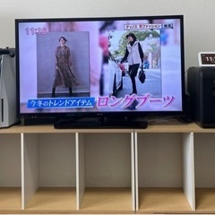 【引き取り先決定】40型液晶テレビ＋カラーボックス2個