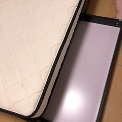 美品のセミダブルベッド安く売ります！(マットレス付き)