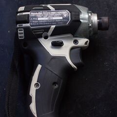 マキタ　インパクトドライバー　TD137 14.4V 4A バッテリー2個 充電器 ケース付き