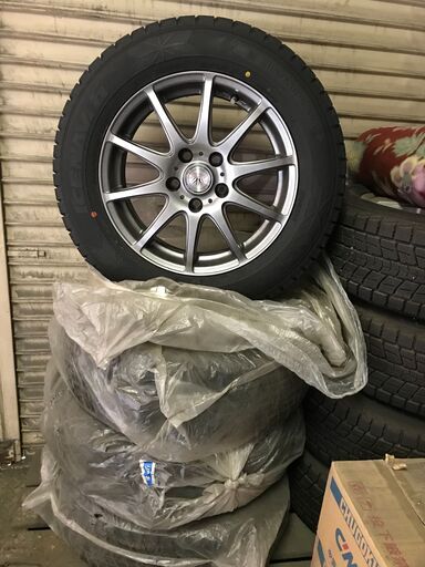 スタッドレスタイヤ　205/65R16 レクサスESに使用(ヤリスクロス、カムリ装着可能)