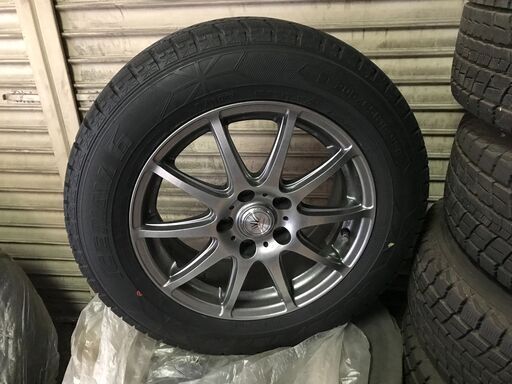 スタッドレスタイヤ　205/65R16 レクサスESに使用(ヤリスクロス、カムリ装着可能)