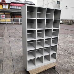 コクヨ　２４マスオープン下駄箱 ニューグレー色『中古良品、棚板傷あり』