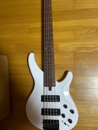 5弦ベース
