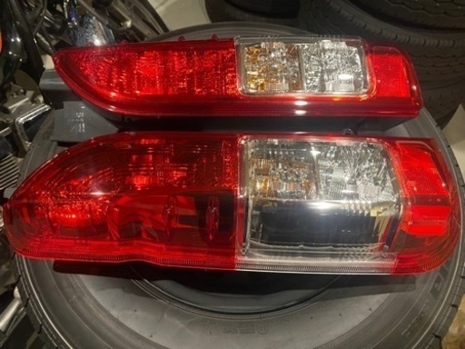 値下げしました。ハイエース 新車外し テールランプ