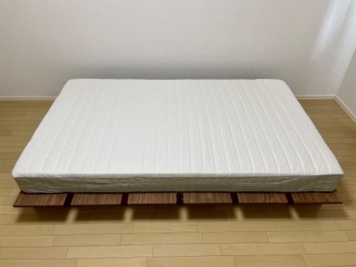 美品 LOWYA ロウヤ x IKEA イケア HAFSLO ハフスロー ベッド セミダブル ベッドフレーム ロータイプ 無垢材 木製 スプリングマットレス かため