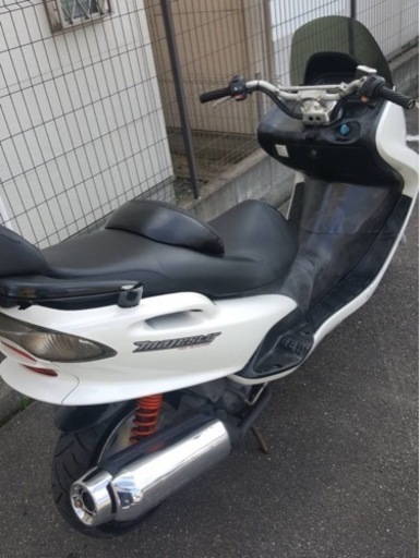 【マジェスティ125FI 白】☆比較的に外装が奇麗な1台です☆定番のバーハンドル マジェスティ125FI 白】☆比較的に外装が奇麗な1台です☆定番
