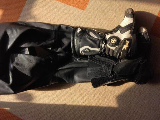 再値下げ】クシタニの皮パンツ | clinicaversalles.com.pe