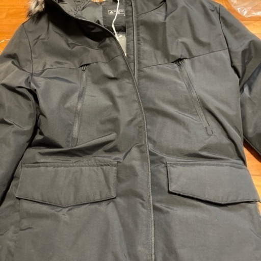 adidasファー付きジャケット新品サイズM つまらなく