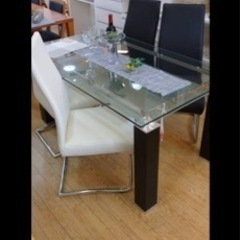 ニトリのダイニングテーブルと椅子のセット　