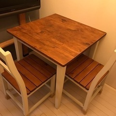 テーブルと椅子2SET