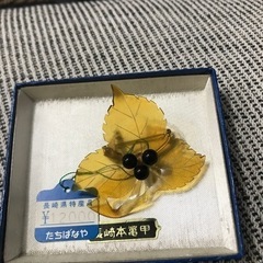 べっこう　ブローチ　花