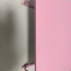 ピンクの可愛いローテーブル