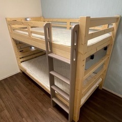 ★たくさんのお問い合わせをありがとうございました★お引渡し先が決まりました★ 2段ベッド　★ライト付き・三折りマットレス2枚付き★