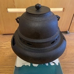 茶道用の茶釜と敷板のセット