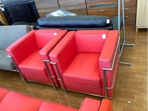 【インテリアに！】赤色ソファー入荷しました！その一部を紹介します！