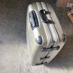 スーツケース。