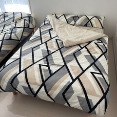 セミダブルベッド、脚付きマットレスタイプで分割して運べて使い勝手抜群です！※2台あります。