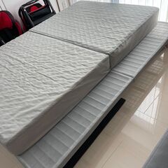 セミダブルベッド、脚付きマットレスタイプで分割して運べて使い勝手抜群です！※2台あります。