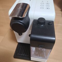 Nespresso　コーヒーメーカーF511
