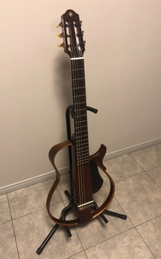 ほぼ新品！！　YAMAHA サイレントギターSLG200N　ギターケースとショルダーベルト付　35,000円