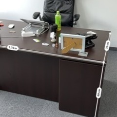 美品役員机とワークデスクセット4台