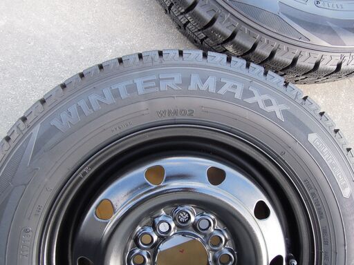 綺麗な軽自動車用スタッドレスタイヤ 145/80R13 残り溝6.5～7ミリ