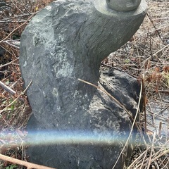 日本庭園　庭石　溶岩様