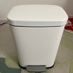 【ネット決済】ニトリ　蓋付きゴミ箱5L