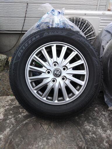 エスクァイア？　タイヤ付ホイール　1本　195/65R15 ジャンク品 Amazon | ノア ヴォクシー エスクァイア 195/65R15 22年製