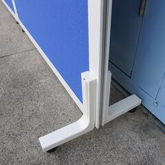 脚付パーテーション　2枚セット　ブルー　井上金庫製　ブルー