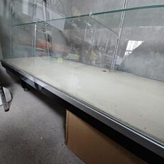 決定ずみ　店舗用　格安　大型ガラスショーケース　横72 縦47 高さ69 足9