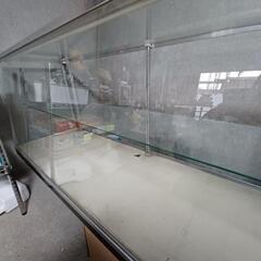 決定ずみ　店舗用　格安　大型ガラスショーケース　横72 縦47 高さ69 足9